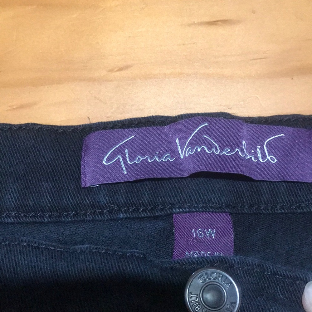 Women’s Gloria Vanderbilt (Amanda) black jeans